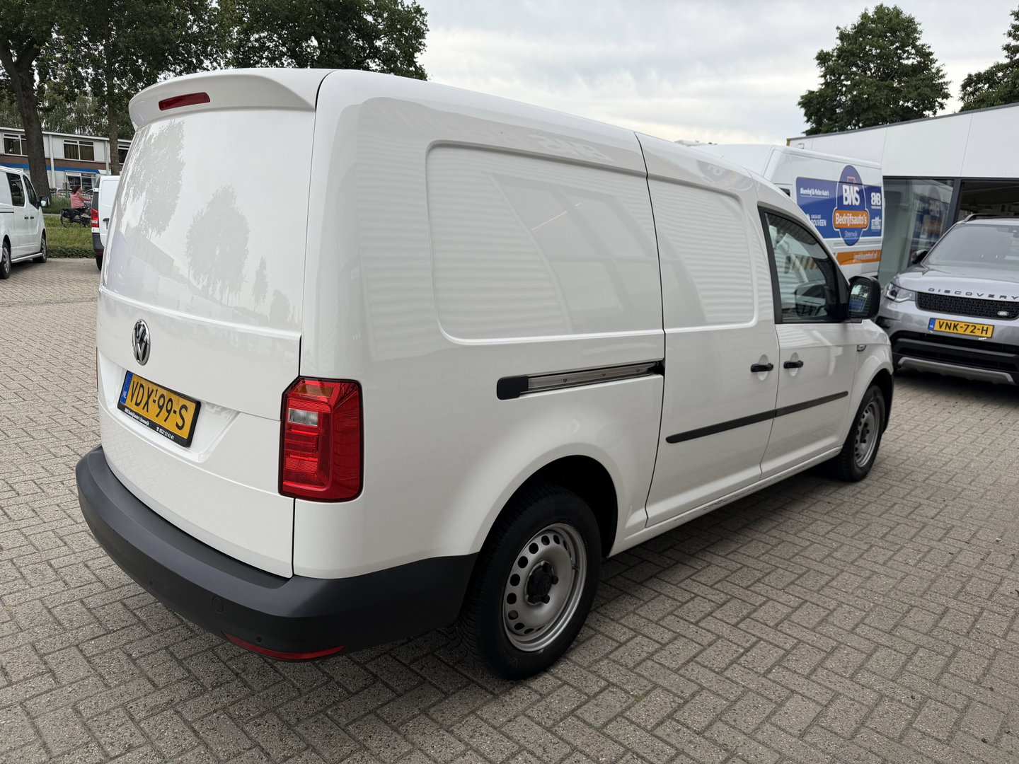 Volkswagen Caddy 2.0 TDI L2H1 BMT Maxi Comfortline / vaste prijs rijklaar € 15.950 ex btw / euro 6 / bpm vrij / ingerichte laadruimte / ex KPN / airco / cruise / pdc achter / omvormer !