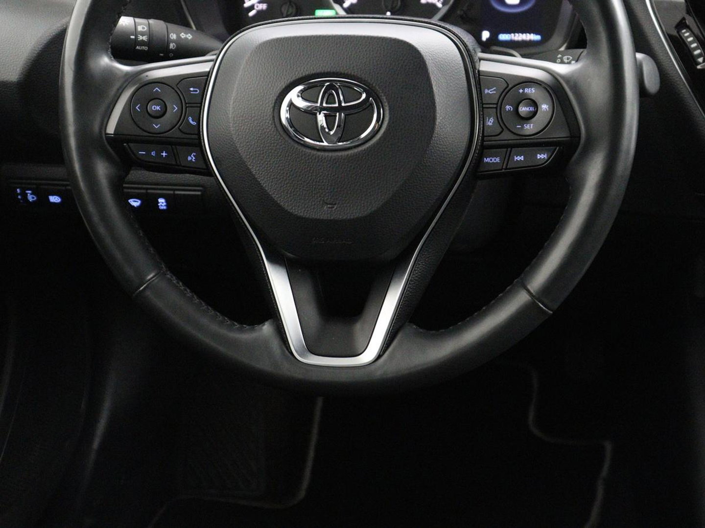 Toyota Corolla 2.0 Hybrid First Edition | Stoel & stuurverwarming | Navigatie | Carplay | Adaptive cruise | Full LED | Camera | Climate control | Bluetooth