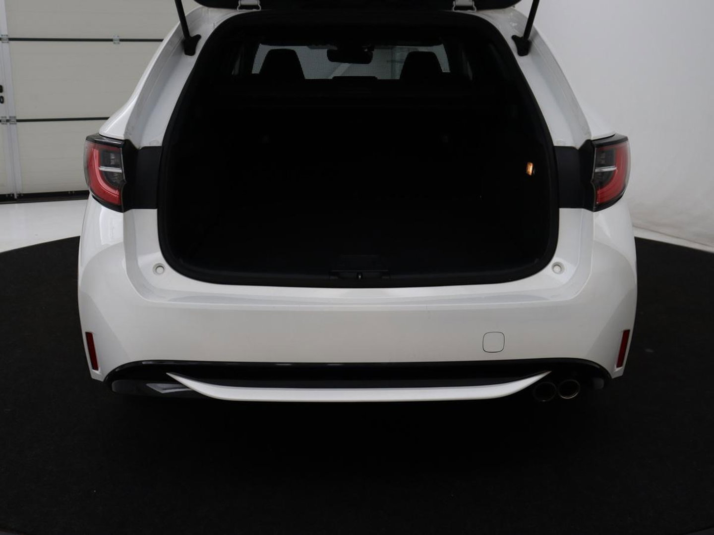 Toyota Corolla 2.0 Hybrid First Edition | Stoel & stuurverwarming | Navigatie | Carplay | Adaptive cruise | Full LED | Camera | Climate control | Bluetooth