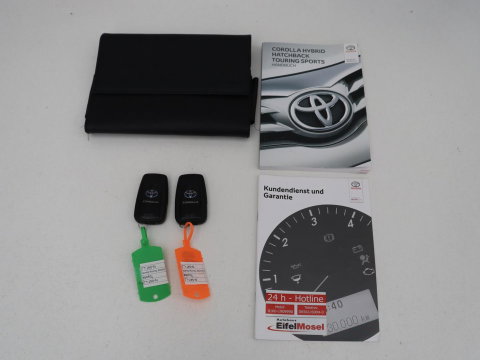 Toyota Corolla 2.0 Hybrid First Edition | Stoel & stuurverwarming | Navigatie | Carplay | Adaptive cruise | Full LED | Camera | Climate control | Bluetooth