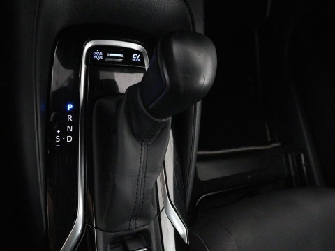 Toyota Corolla 2.0 Hybrid First Edition | Stoel & stuurverwarming | Navigatie | Carplay | Adaptive cruise | Full LED | Camera | Climate control | Bluetooth