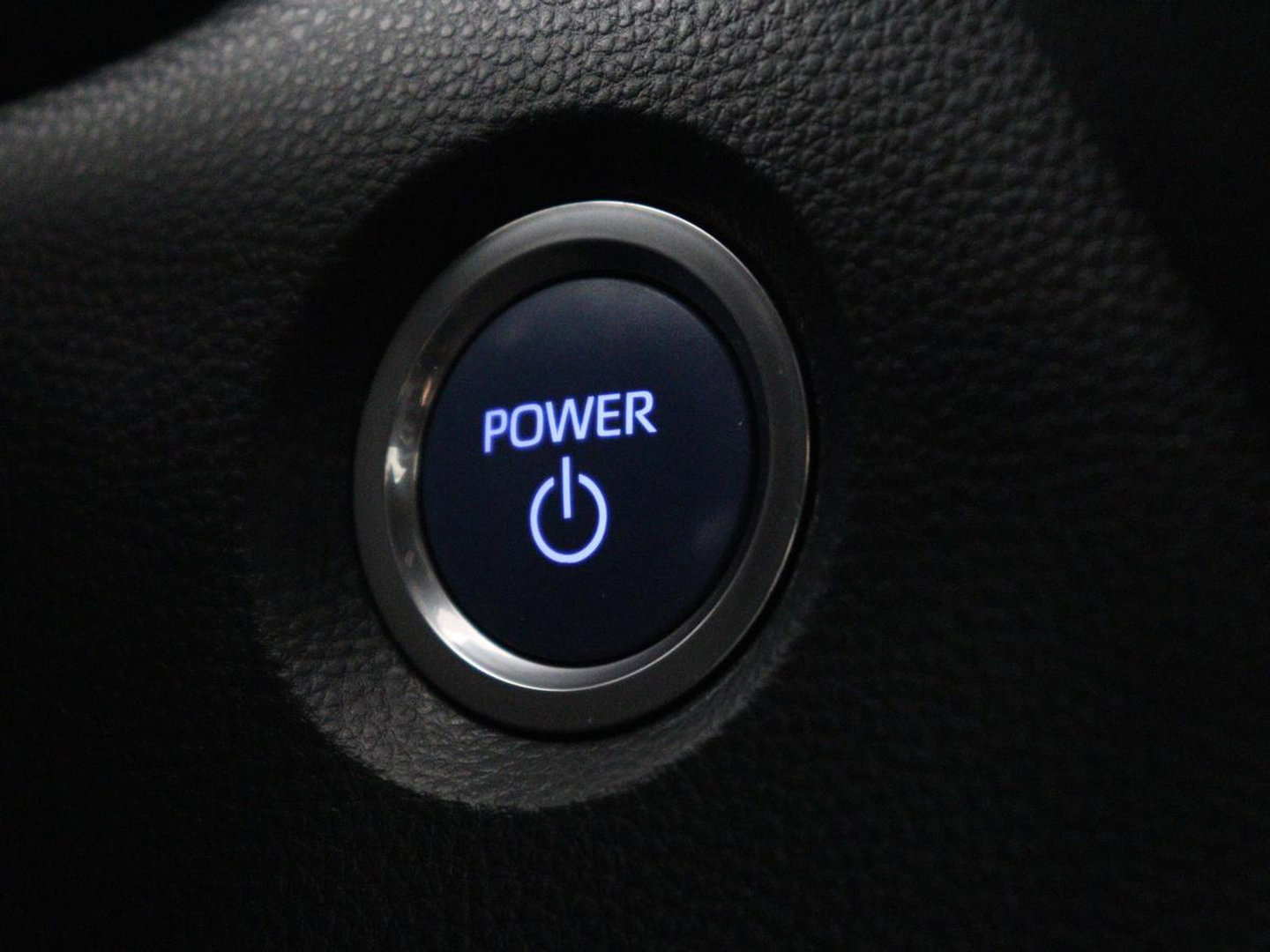 Toyota Corolla 2.0 Hybrid First Edition | Stoel & stuurverwarming | Navigatie | Carplay | Adaptive cruise | Full LED | Camera | Climate control | Bluetooth
