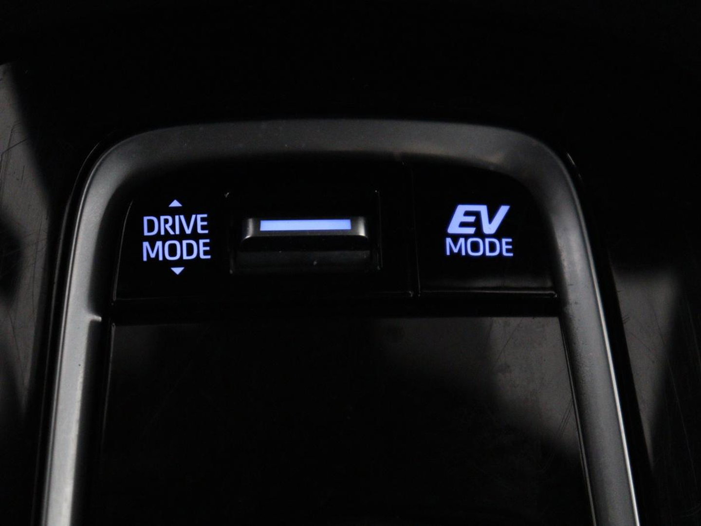 Toyota Corolla 2.0 Hybrid First Edition | Stoel & stuurverwarming | Navigatie | Carplay | Adaptive cruise | Full LED | Camera | Climate control | Bluetooth