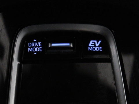 Toyota Corolla 2.0 Hybrid First Edition | Stoel & stuurverwarming | Navigatie | Carplay | Adaptive cruise | Full LED | Camera | Climate control | Bluetooth