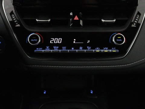 Toyota Corolla 2.0 Hybrid First Edition | Stoel & stuurverwarming | Navigatie | Carplay | Adaptive cruise | Full LED | Camera | Climate control | Bluetooth