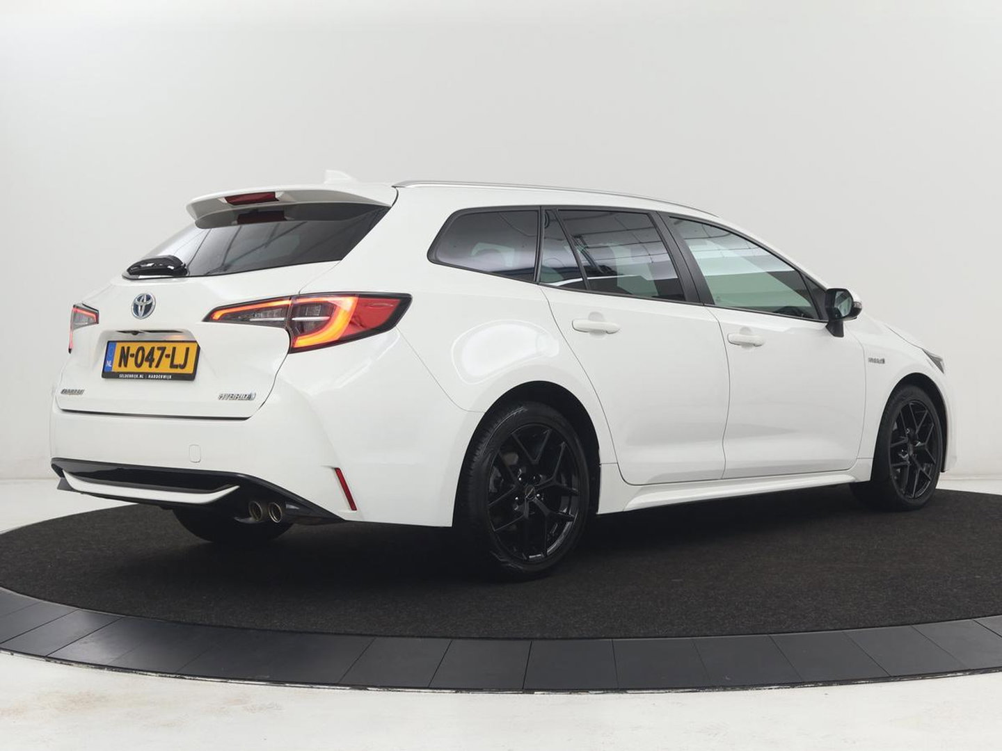 Toyota Corolla 2.0 Hybrid First Edition | Stoel & stuurverwarming | Navigatie | Carplay | Adaptive cruise | Full LED | Camera | Climate control | Bluetooth