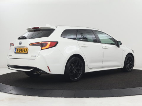 Toyota Corolla 2.0 Hybrid First Edition | Stoel & stuurverwarming | Navigatie | Carplay | Adaptive cruise | Full LED | Camera | Climate control | Bluetooth