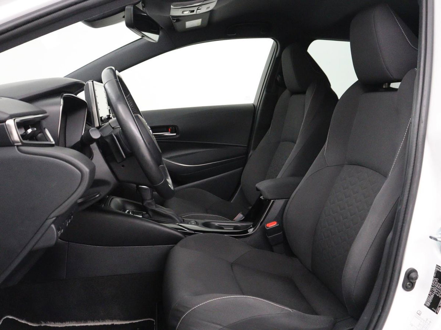 Toyota Corolla 2.0 Hybrid First Edition | Stoel & stuurverwarming | Navigatie | Carplay | Adaptive cruise | Full LED | Camera | Climate control | Bluetooth