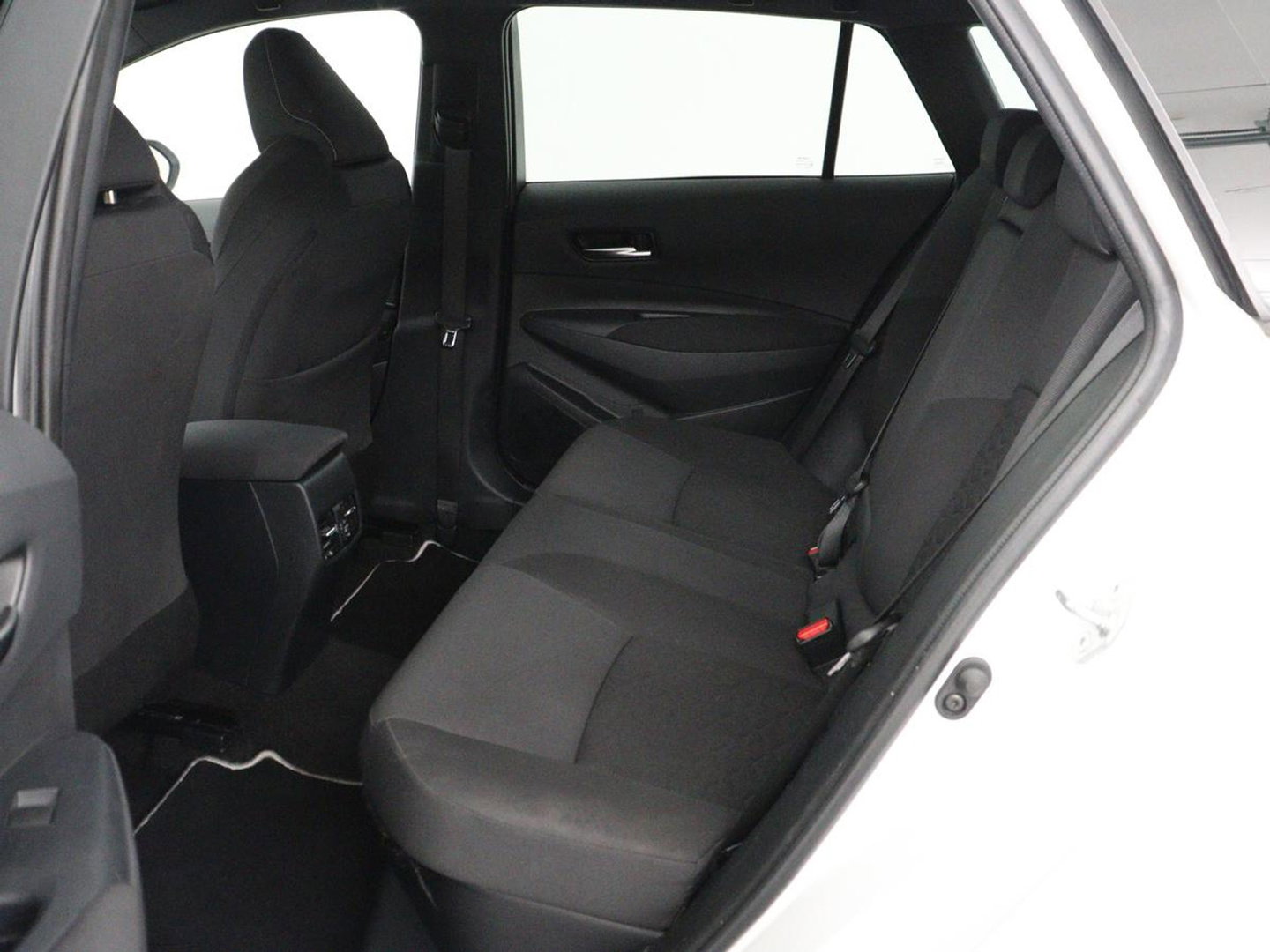 Toyota Corolla 2.0 Hybrid First Edition | Stoel & stuurverwarming | Navigatie | Carplay | Adaptive cruise | Full LED | Camera | Climate control | Bluetooth