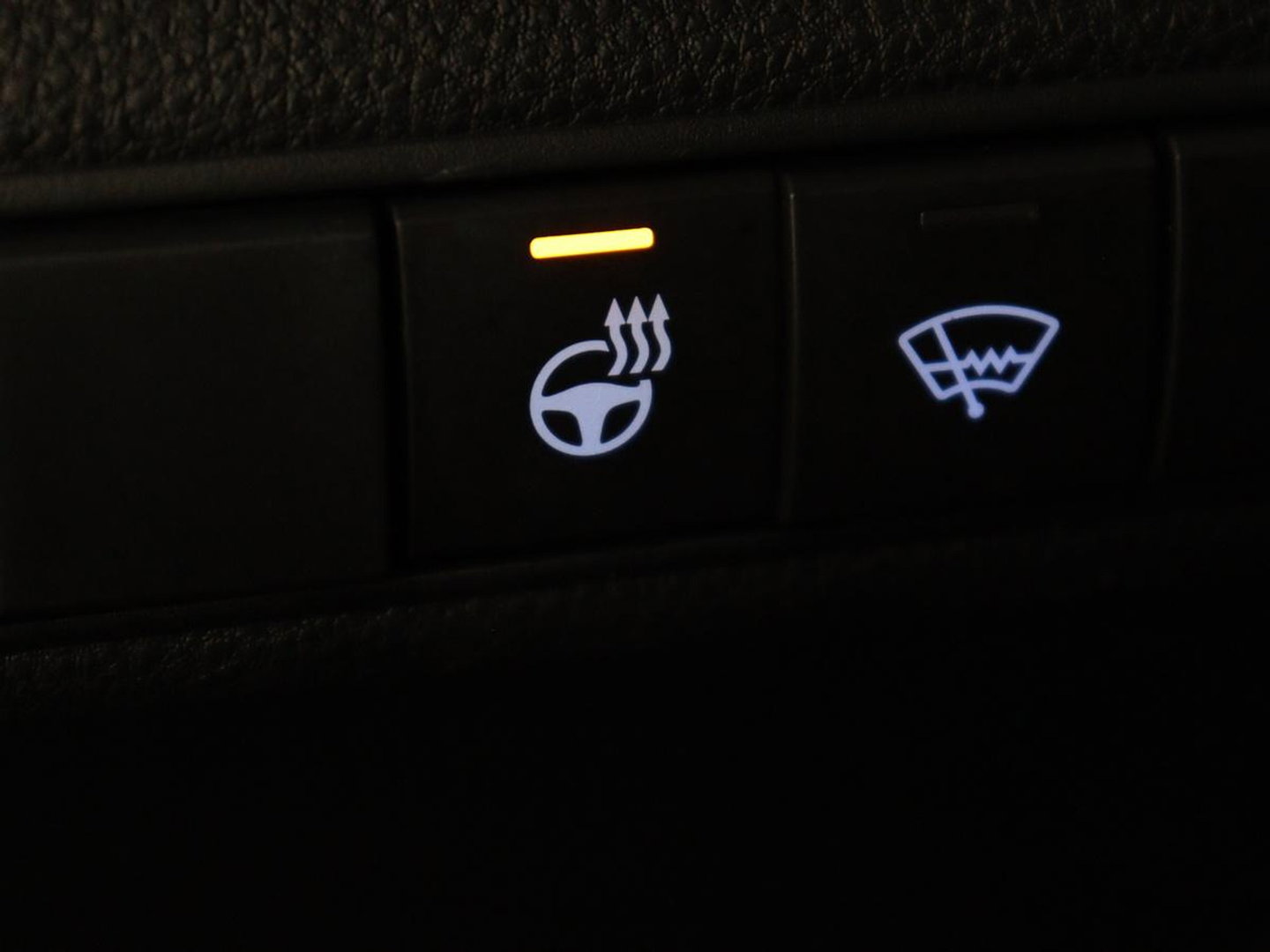 Toyota Corolla 2.0 Hybrid First Edition | Stoel & stuurverwarming | Navigatie | Carplay | Adaptive cruise | Full LED | Camera | Climate control | Bluetooth