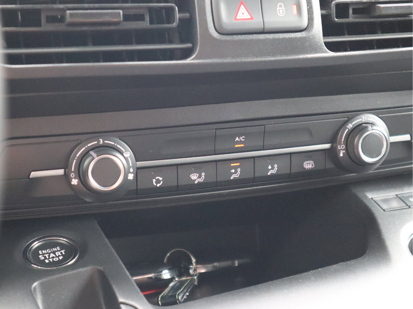 Opel Combo 1.5D 131pk Automaat Euro 6 - Apple - Cruise - Airco