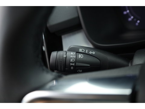 Volvo XC40 2.0 B3 Core | 360 camera | Stoelverwarming | Stuurverwarming | ACC | Blis |