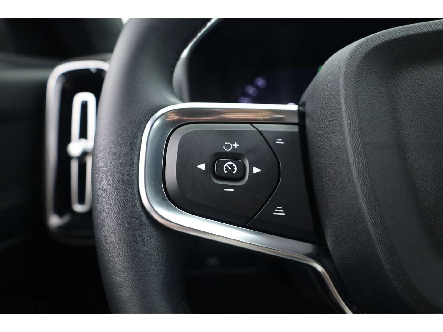 Volvo XC40 2.0 B3 Core | 360 camera | Stoelverwarming | Stuurverwarming | ACC | Blis |
