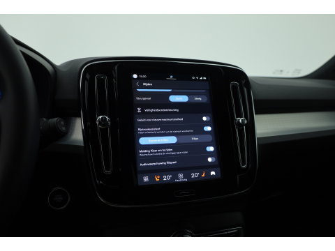 Volvo XC40 2.0 B3 Core | 360 camera | Stoelverwarming | Stuurverwarming | ACC | Blis |
