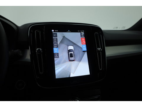 Volvo XC40 2.0 B3 Core | 360 camera | Stoelverwarming | Stuurverwarming | ACC | Blis |