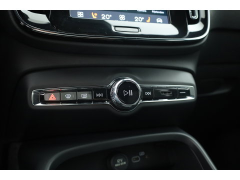 Volvo XC40 2.0 B3 Core | 360 camera | Stoelverwarming | Stuurverwarming | ACC | Blis |