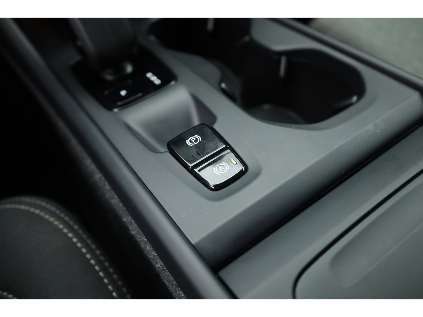 Volvo XC40 2.0 B3 Core | 360 camera | Stoelverwarming | Stuurverwarming | ACC | Blis |