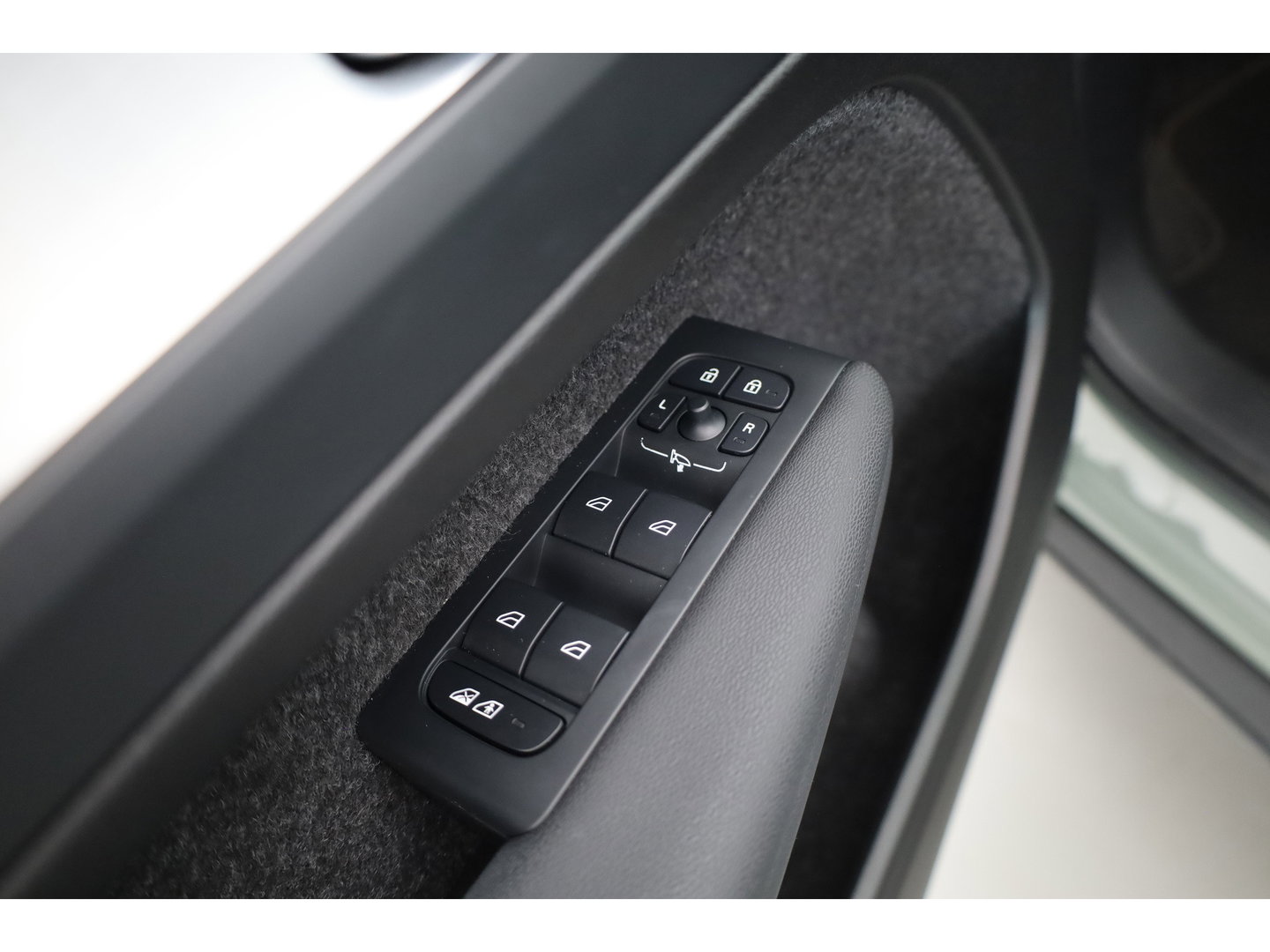 Volvo XC40 2.0 B3 Core | 360 camera | Stoelverwarming | Stuurverwarming | ACC | Blis |