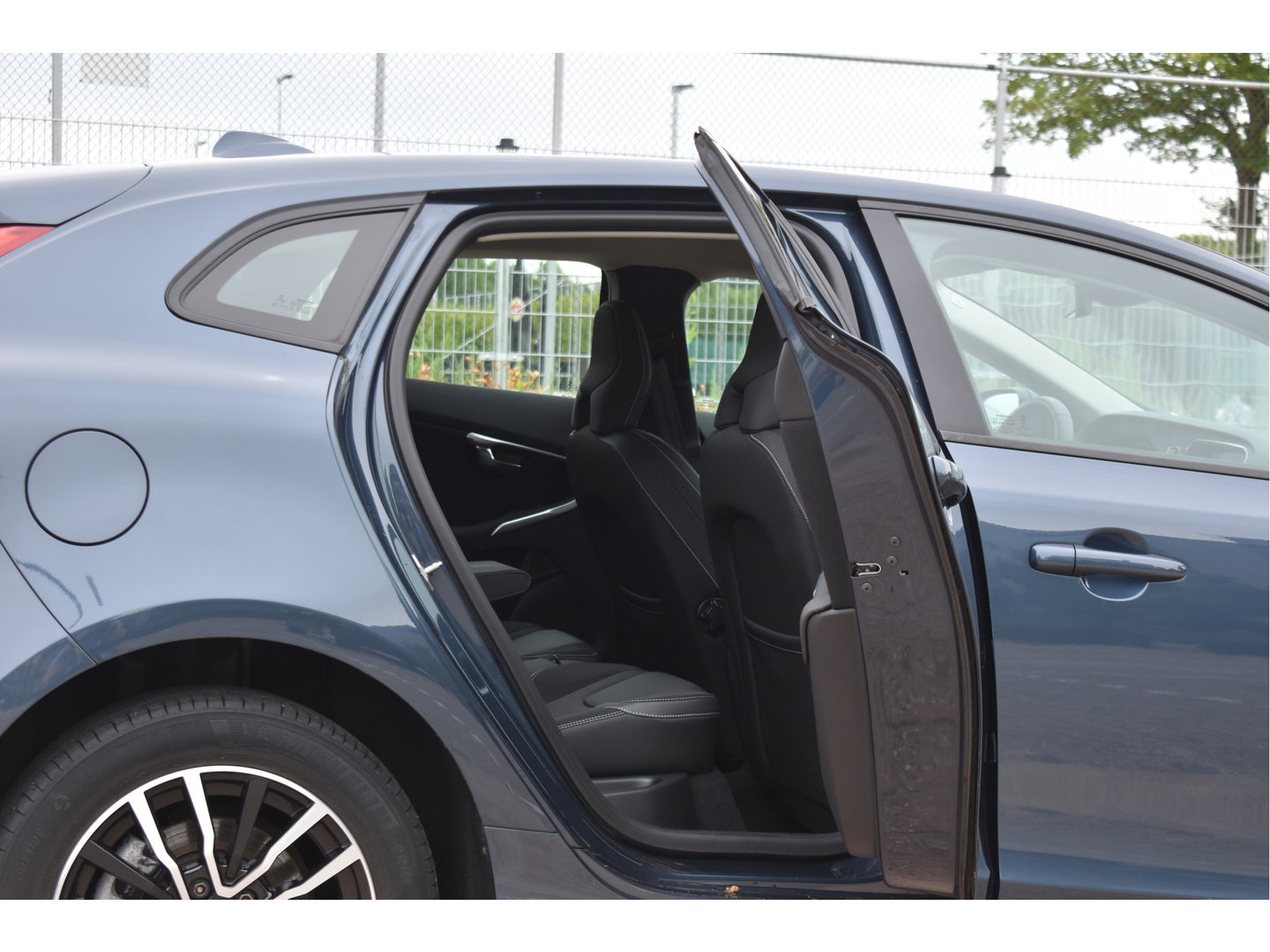 Volvo V40 1.5 T2 Polar+ | NL-Auto | Historie | Standkachel | Stoelverwarming | Nav | Sfeerverl. | Full LED | Zeer netjes