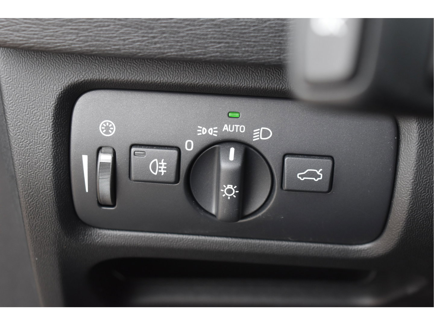 Volvo V40 1.5 T2 Polar+ | NL-Auto | Historie | Standkachel | Stoelverwarming | Nav | Sfeerverl. | Full LED | Zeer netjes