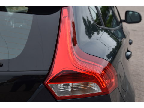 Volvo V40 1.5 T2 Polar+ | NL-Auto | Historie | Standkachel | Stoelverwarming | Nav | Sfeerverl. | Full LED | Zeer netjes