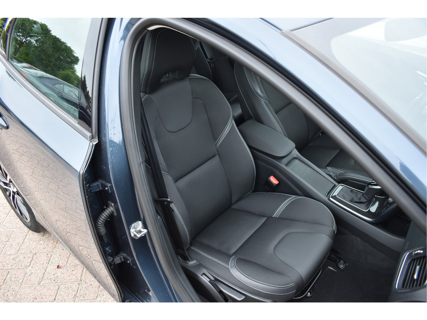 Volvo V40 1.5 T2 Polar+ | NL-Auto | Historie | Standkachel | Stoelverwarming | Nav | Sfeerverl. | Full LED | Zeer netjes