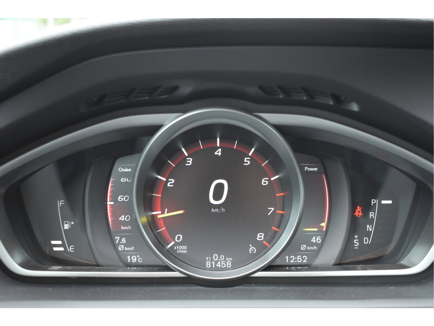 Volvo V40 1.5 T2 Polar+ | NL-Auto | Historie | Standkachel | Stoelverwarming | Nav | Sfeerverl. | Full LED | Zeer netjes