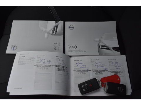 Volvo V40 1.5 T2 Polar+ | NL-Auto | Historie | Standkachel | Stoelverwarming | Nav | Sfeerverl. | Full LED | Zeer netjes