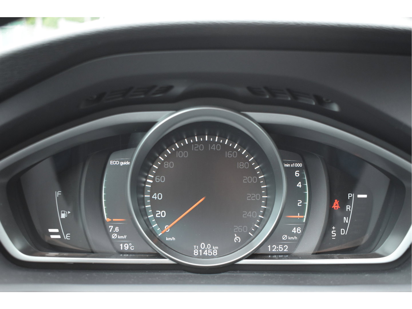 Volvo V40 1.5 T2 Polar+ | NL-Auto | Historie | Standkachel | Stoelverwarming | Nav | Sfeerverl. | Full LED | Zeer netjes