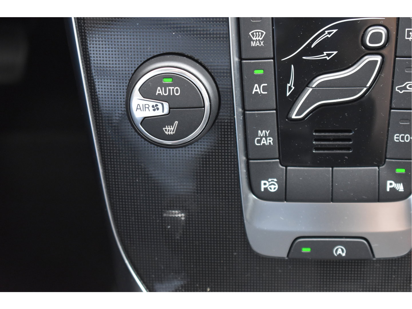 Volvo V40 1.5 T2 Polar+ | NL-Auto | Historie | Standkachel | Stoelverwarming | Nav | Sfeerverl. | Full LED | Zeer netjes