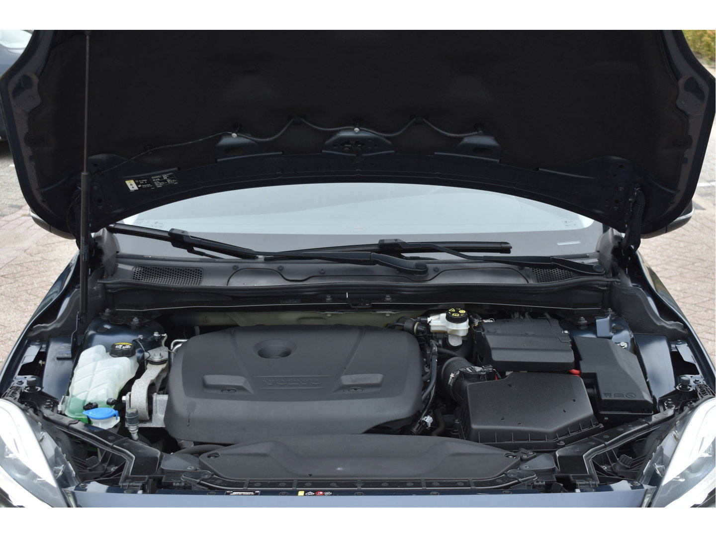 Volvo V40 1.5 T2 Polar+ | NL-Auto | Historie | Standkachel | Stoelverwarming | Nav | Sfeerverl. | Full LED | Zeer netjes
