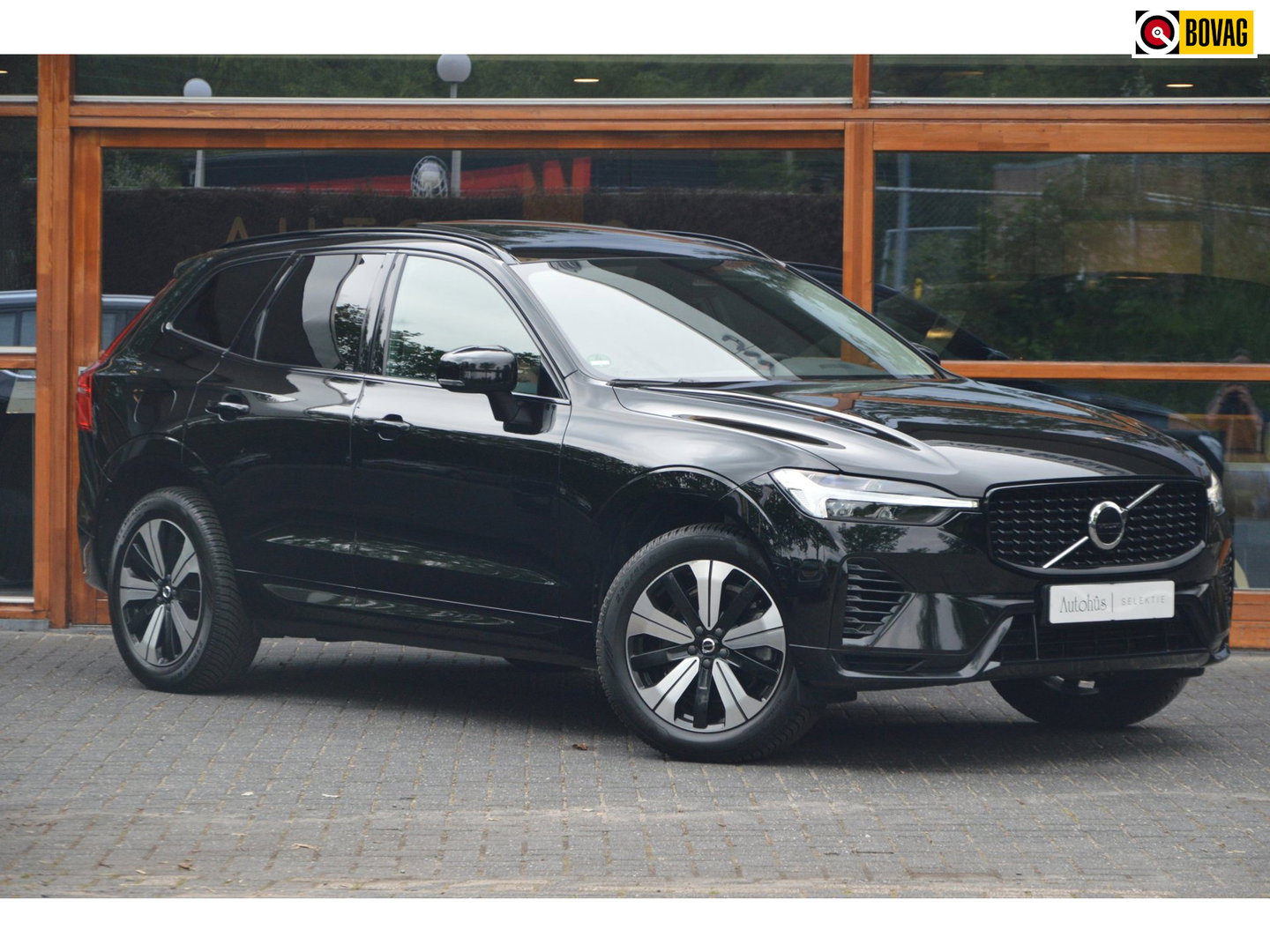 Volvo XC60 T6 Hybride AWD Plus Dark LONG RANGE | Panoramadak | Camera | Trekhaak | Pilot-Assist | Memory stoelen |