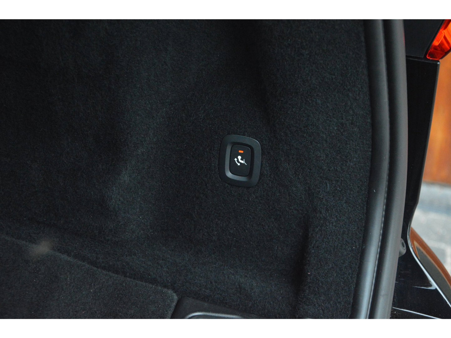 Volvo XC60 T6 Hybride AWD Plus Dark LONG RANGE | Panoramadak | Camera | Trekhaak | Pilot-Assist | Memory stoelen |