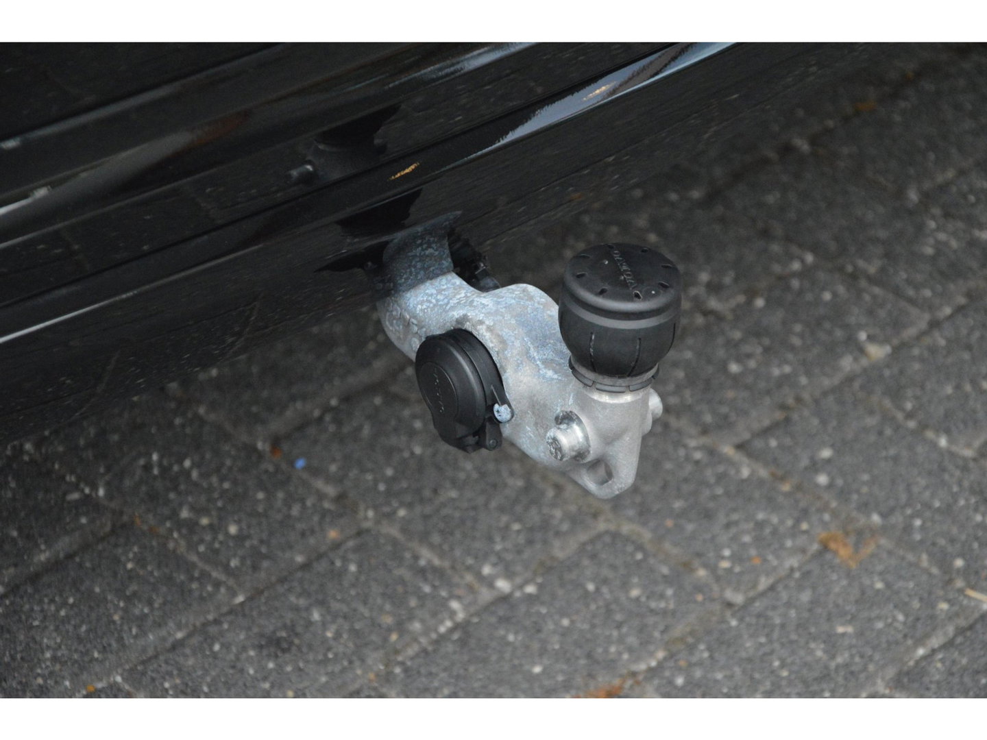 Volvo XC60 T6 Hybride AWD Plus Dark LONG RANGE | Panoramadak | Camera | Trekhaak | Pilot-Assist | Memory stoelen |