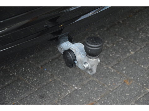 Volvo XC60 T6 Hybride AWD Plus Dark LONG RANGE | Panoramadak | Camera | Trekhaak | Pilot-Assist | Memory stoelen |