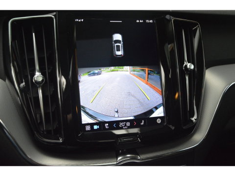 Volvo XC60 T6 Hybride AWD Plus Dark LONG RANGE | Panoramadak | Camera | Trekhaak | Pilot-Assist | Memory stoelen |