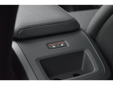 Volvo XC60 T6 Hybride AWD Plus Dark LONG RANGE | Panoramadak | Camera | Trekhaak | Pilot-Assist | Memory stoelen |