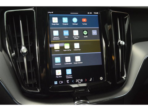 Volvo XC60 T6 Hybride AWD Plus Dark LONG RANGE | Panoramadak | Camera | Trekhaak | Pilot-Assist | Memory stoelen |