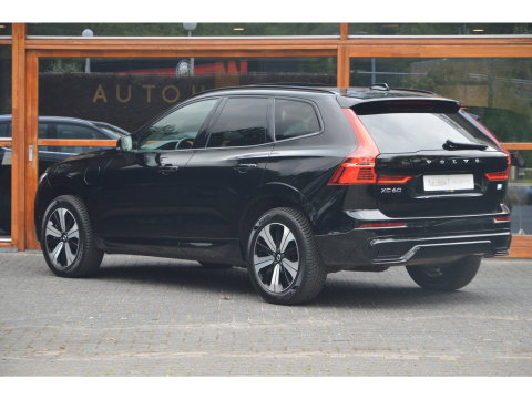 Volvo XC60 T6 Hybride AWD Plus Dark LONG RANGE | Panoramadak | Camera | Trekhaak | Pilot-Assist | Memory stoelen |