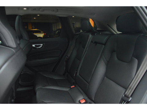 Volvo XC60 T6 Hybride AWD Plus Dark LONG RANGE | Panoramadak | Camera | Trekhaak | Pilot-Assist | Memory stoelen |