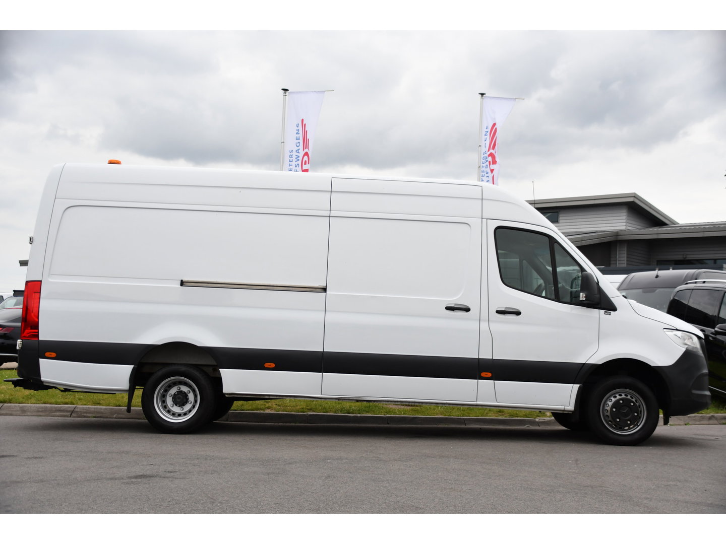 Mercedes-Benz Sprinter 519 V6 3.0 CDI L3H2 PB Edition N1, Camera, Carplay, 3500kg Trekhaak, Mbux, Automaat, Keyless, 3 Zits, Uniek!