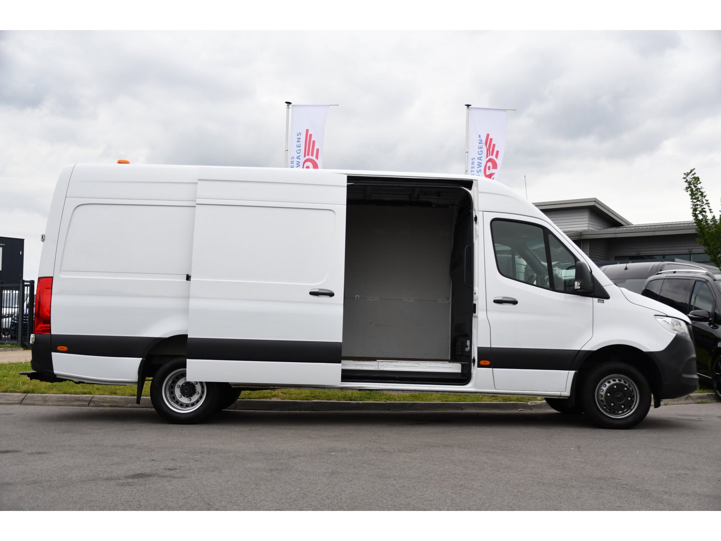 Mercedes-Benz Sprinter 519 V6 3.0 CDI L3H2 PB Edition N1, Camera, Carplay, 3500kg Trekhaak, Mbux, Automaat, Keyless, 3 Zits, Uniek!