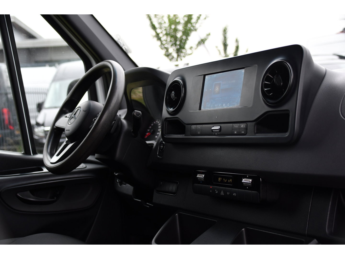 Mercedes-Benz Sprinter 519 V6 3.0 CDI L3H2 PB Edition N1, Camera, Carplay, 3500kg Trekhaak, Mbux, Automaat, Keyless, 3 Zits, Uniek!
