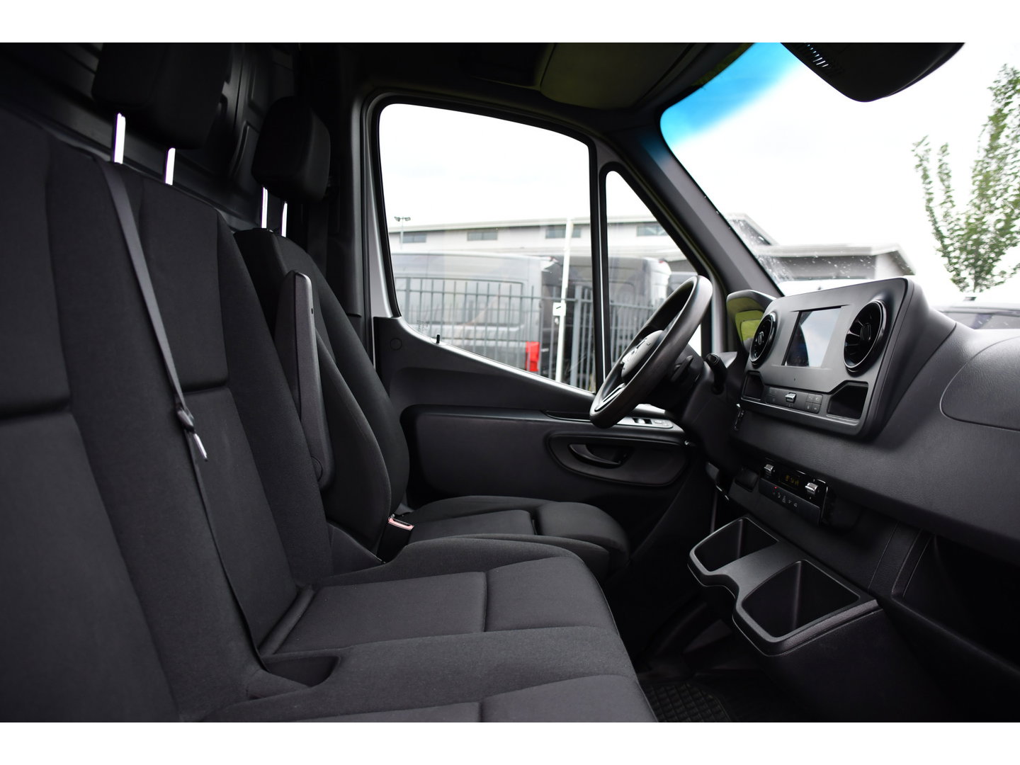 Mercedes-Benz Sprinter 519 V6 3.0 CDI L3H2 PB Edition N1, Camera, Carplay, 3500kg Trekhaak, Mbux, Automaat, Keyless, 3 Zits, Uniek!