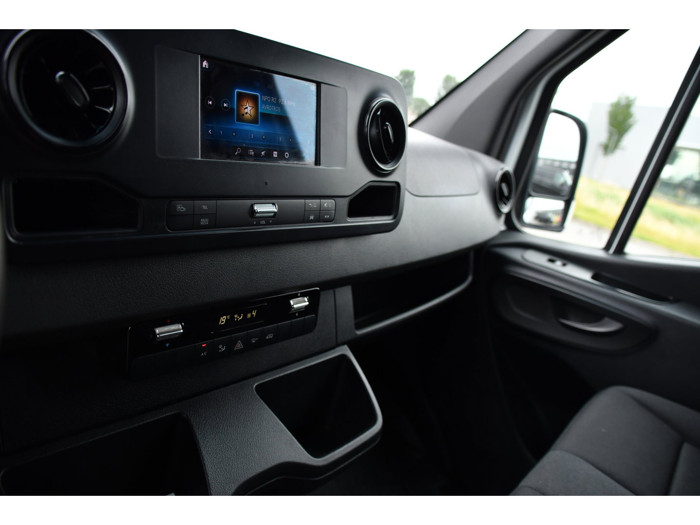 Mercedes-Benz Sprinter 519 V6 3.0 CDI L3H2 PB Edition N1, Camera, Carplay, 3500kg Trekhaak, Mbux, Automaat, Keyless, 3 Zits, Uniek!