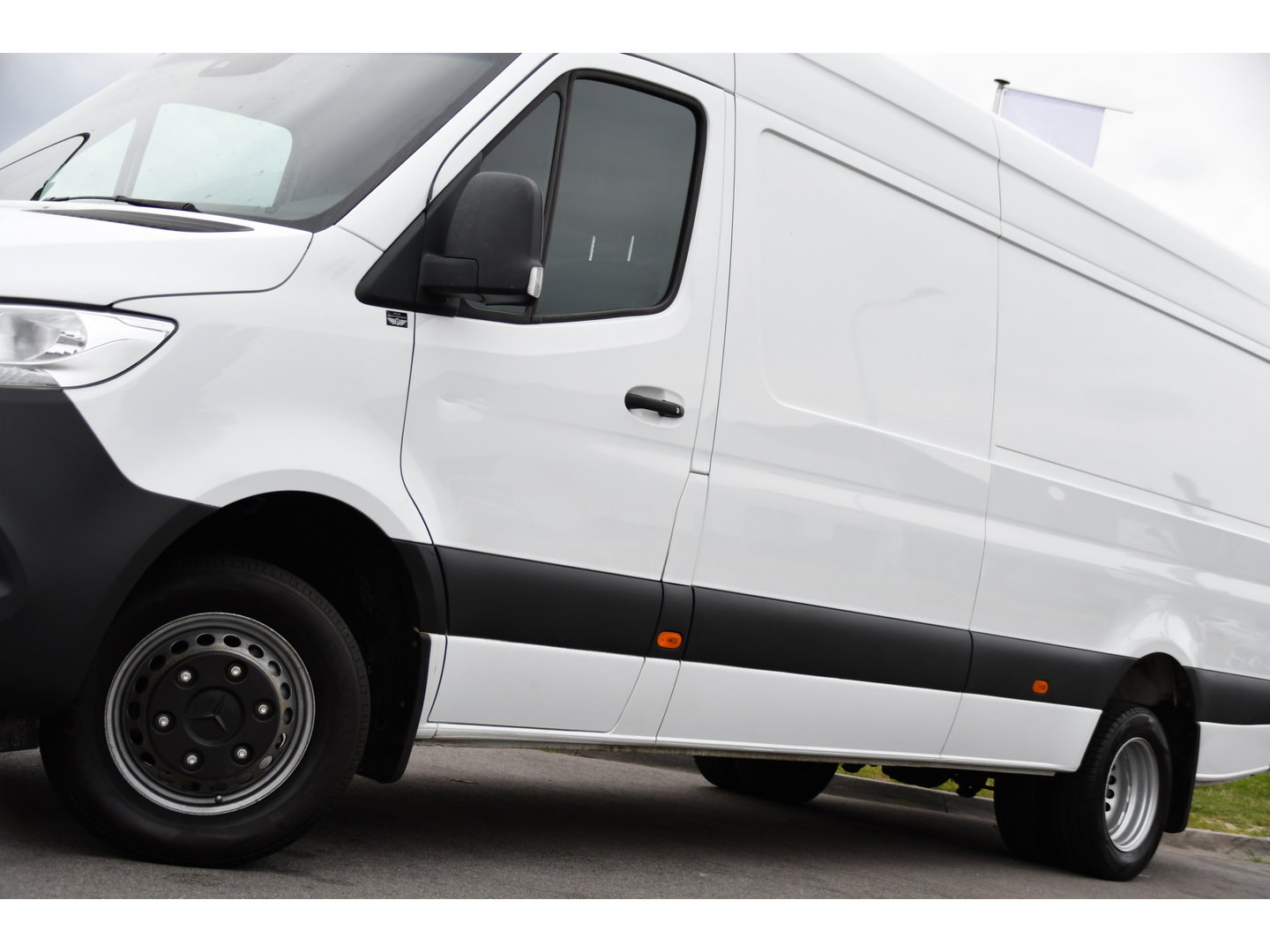 Mercedes-Benz Sprinter 519 V6 3.0 CDI L3H2 PB Edition N1, Camera, Carplay, 3500kg Trekhaak, Mbux, Automaat, Keyless, 3 Zits, Uniek!