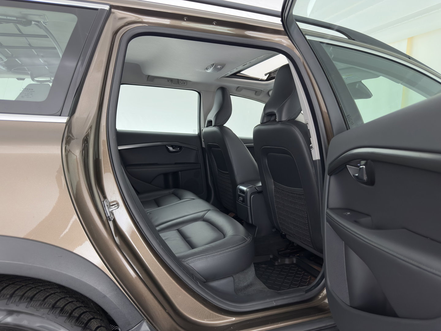 Volvo XC70 2.4 D5 Polar+ Aut. *PANO | LEATHER | BI-XENON | MEMORY-PACK | HEATED-COMFORTSEATS | NAVI-FULLMAP | ECC | PDC | CRUISE | 18''ALU*