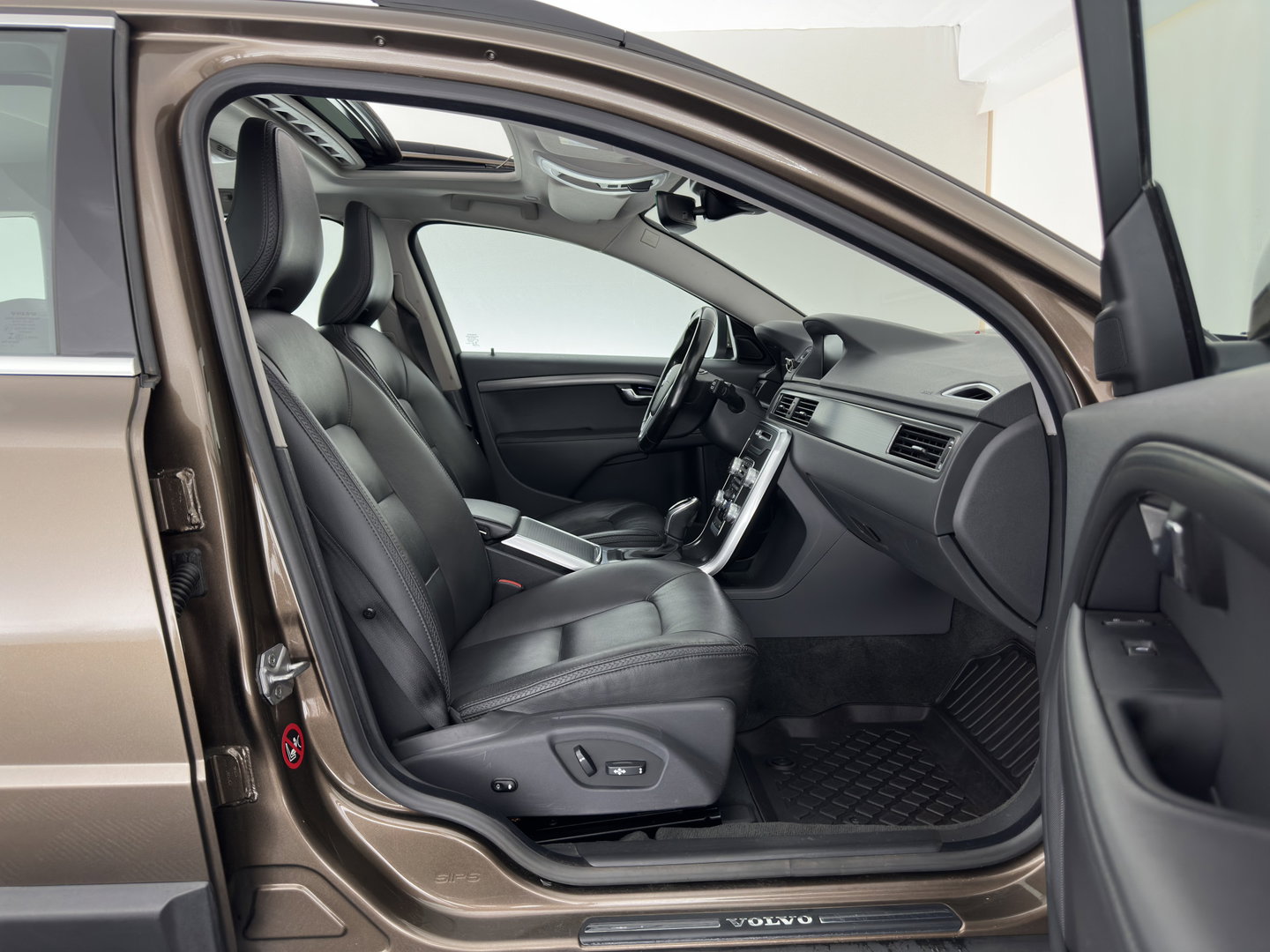Volvo XC70 2.4 D5 Polar+ Aut. *PANO | LEATHER | BI-XENON | MEMORY-PACK | HEATED-COMFORTSEATS | NAVI-FULLMAP | ECC | PDC | CRUISE | 18''ALU*