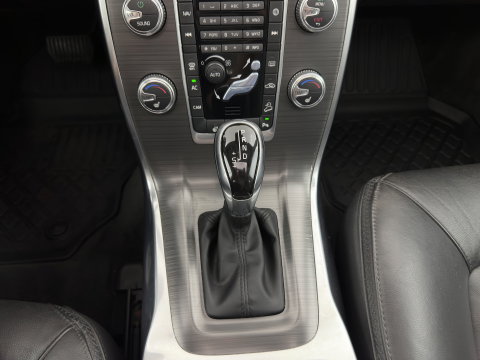 Volvo XC70 2.4 D5 Polar+ Aut. *PANO | LEATHER | BI-XENON | MEMORY-PACK | HEATED-COMFORTSEATS | NAVI-FULLMAP | ECC | PDC | CRUISE | 18''ALU*