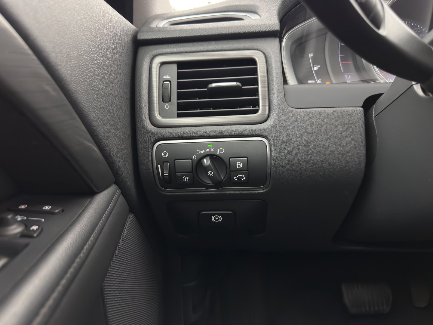 Volvo XC70 2.4 D5 Polar+ Aut. *PANO | LEATHER | BI-XENON | MEMORY-PACK | HEATED-COMFORTSEATS | NAVI-FULLMAP | ECC | PDC | CRUISE | 18''ALU*